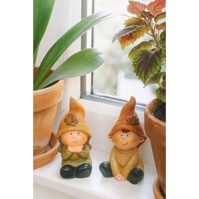 Sitzende Herbstkinder aus Terrakotta – 2er Set für herbstliche Deko