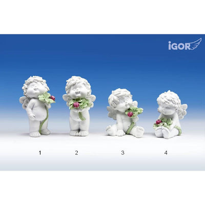 Engel Igor mit Kleeblatt stehend