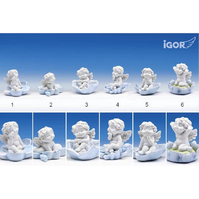 Engel Igor auf Blüte weiss/blau