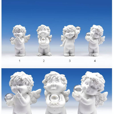 Engel Igor mit Seifenblase stehend