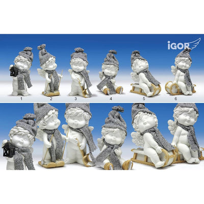 Engel Igor mit Winterdeko und Solarlaterne