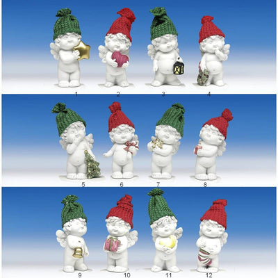 Weihnachtsengel Igor stehend mit bunter Pudelmütze