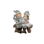 Winterkinderpaar auf Bank