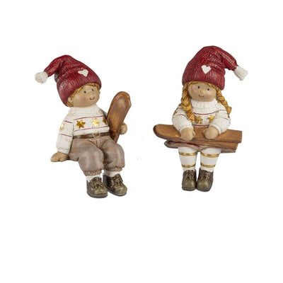 Winterkinder sitzend mit Ski