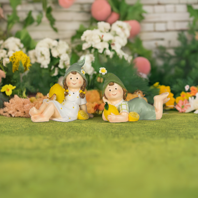 Gartenfigur Kinder liegend